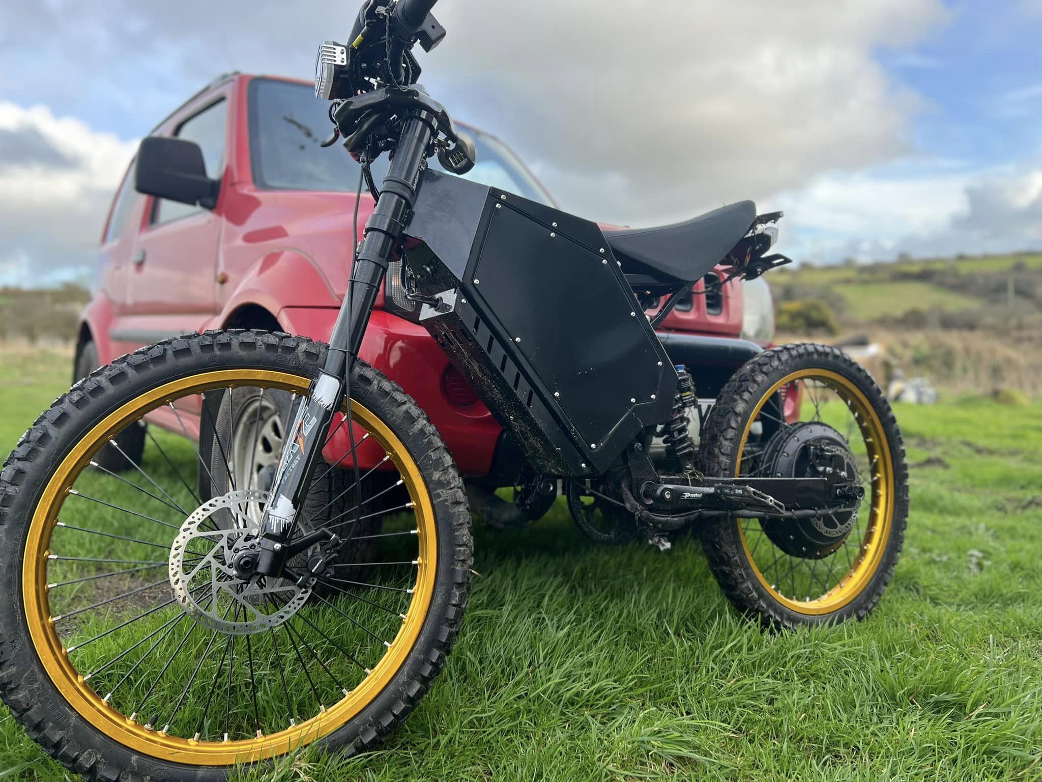 2026ステルス爆撃機eバイク72V 3000W 5000W - 8000W Stealth Bomber Ebike のレビューと価格