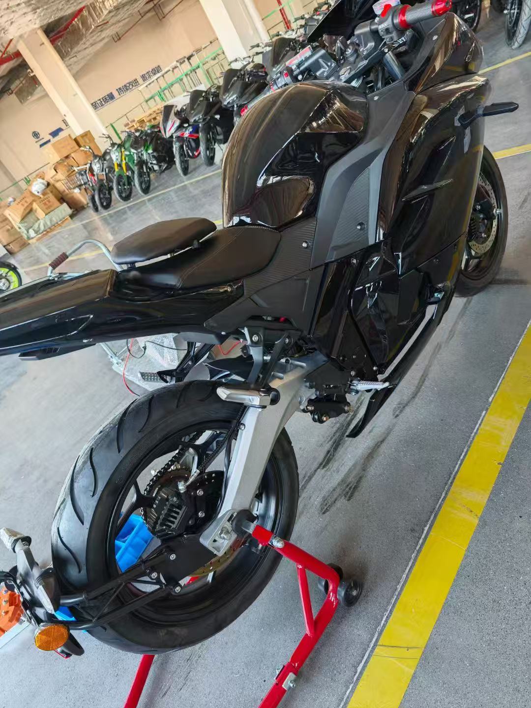 2024年最新型高速72V電動バイク5000Wセントラルチェ - 72V 5000W Electric Motorcycle のレビューと価格